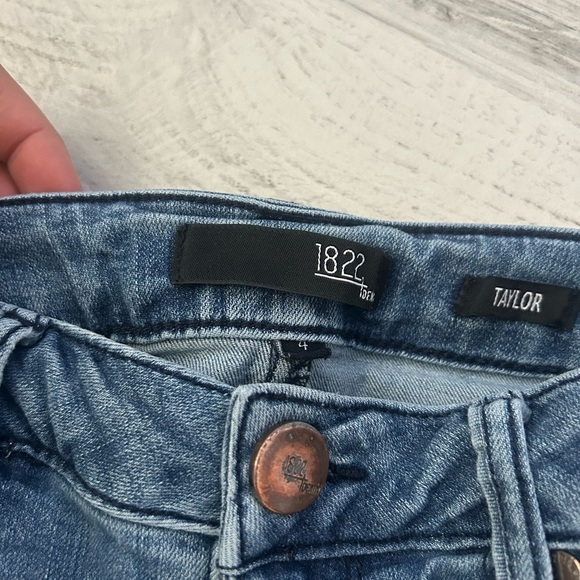 1822 Denim Blue Ankle Cropped Jeans - Picture 2 of 5